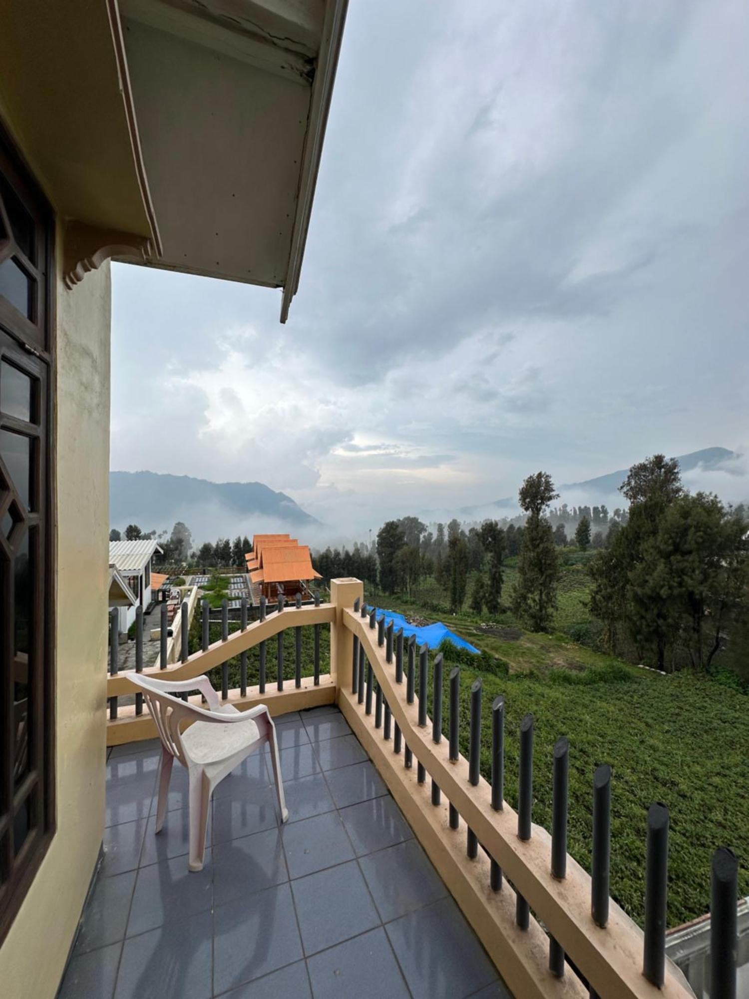 Good Karma Bromo Guesthouse Exterior photo